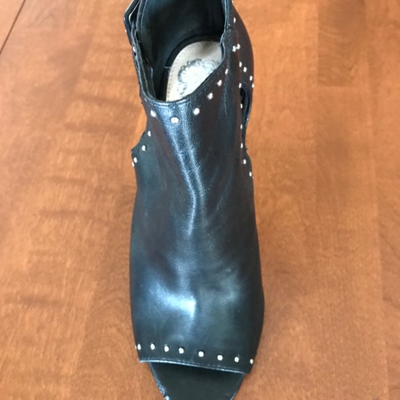 Shoes - Picture 2 of 3